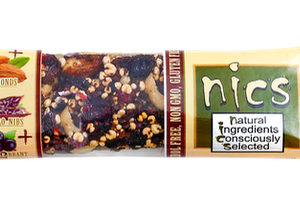 Roher Powerriegel mit KAKAOBOHNEN, MANDELN UND CASSIS “Nics”, 40 g